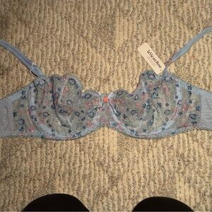 La Vie En Rose Pale Blue Floral Embroidered Underwire Bra